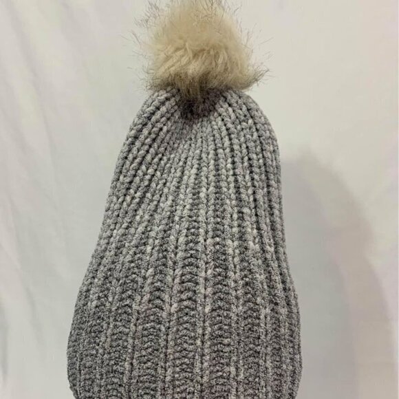 Roots Canada kids touque. Heathered gray. Ultra soft. (28cms) new condition. - Picture 2 of 6